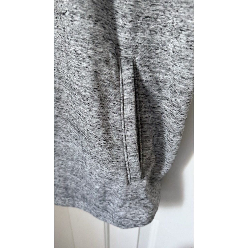 Men's Under armour Med. Pullover With Hood Short Sleeve Kangaroo Pocket NWT - Picture 2 of 7